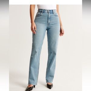 Women’s light wash curve love jeans. Abercrombie and fitch size 26 R